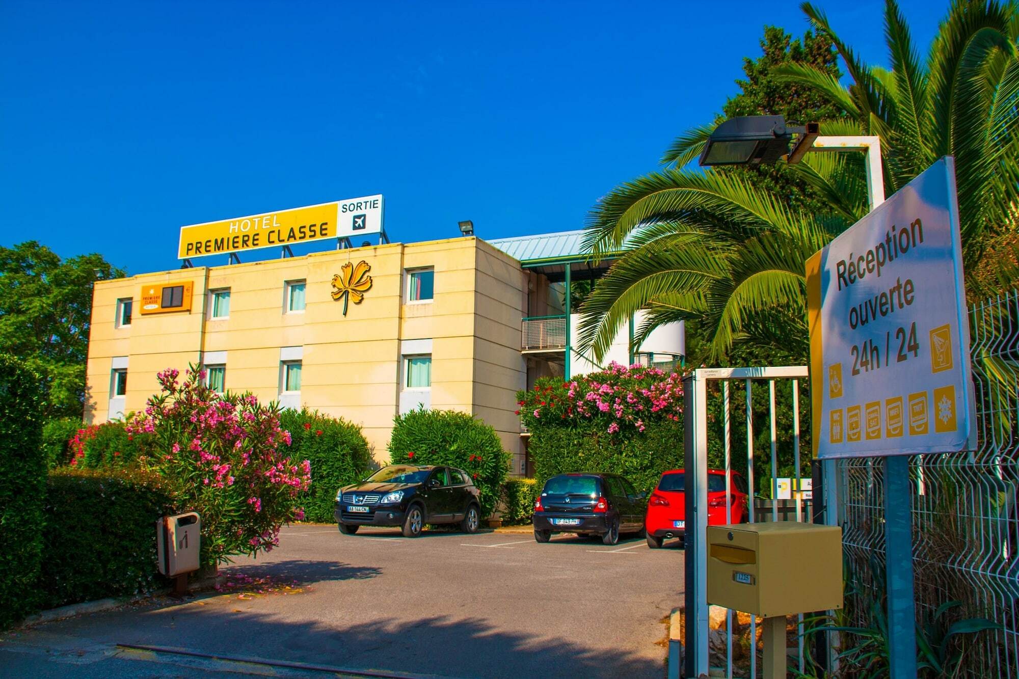 Greet Hotel Montpellier Aeroport Parc Des Expos Mauguio Exteriör bild